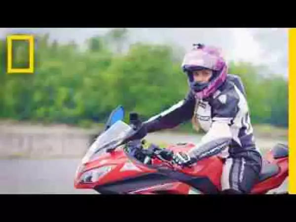 Video: Iranian Motorcyclist Continues to Race Despite Her Country